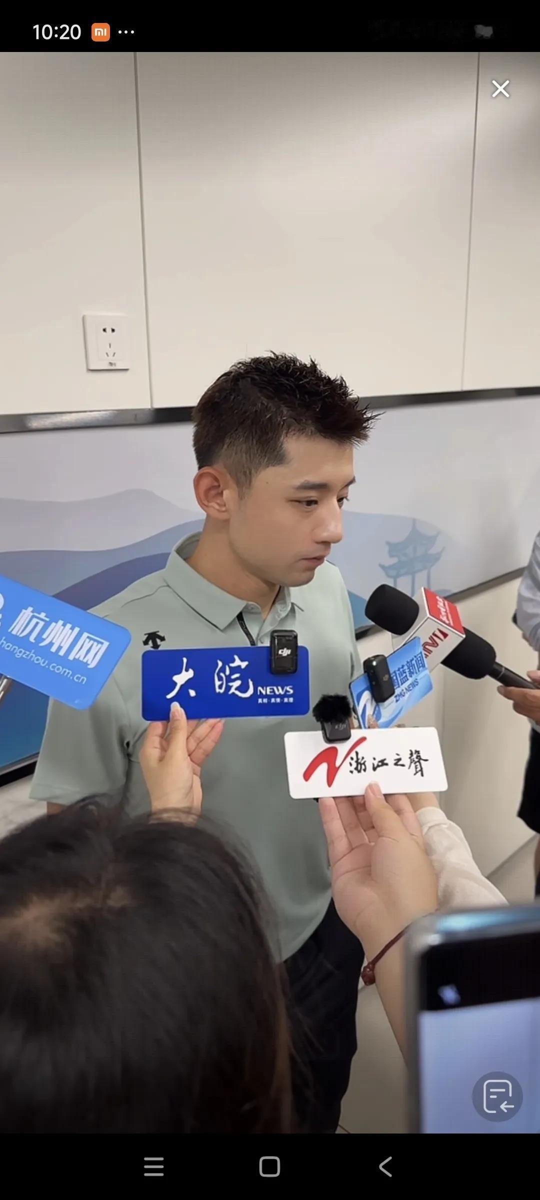 这一行为具有三重深远意义：
其一，将专业竞技下沉为全民健身载体，通过体育偶像的号