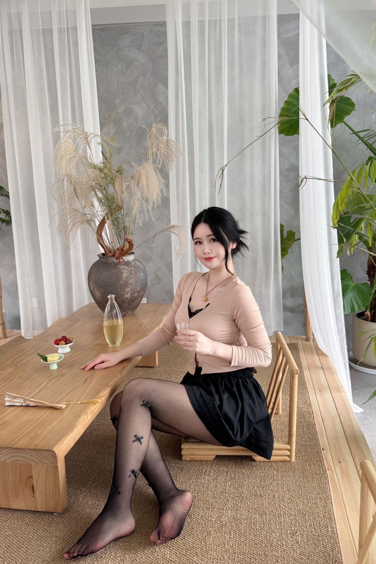 当一个人奋力踮起脚尖靠近太阳的时候，全世界都阻挡不住她周身散发的光芒。