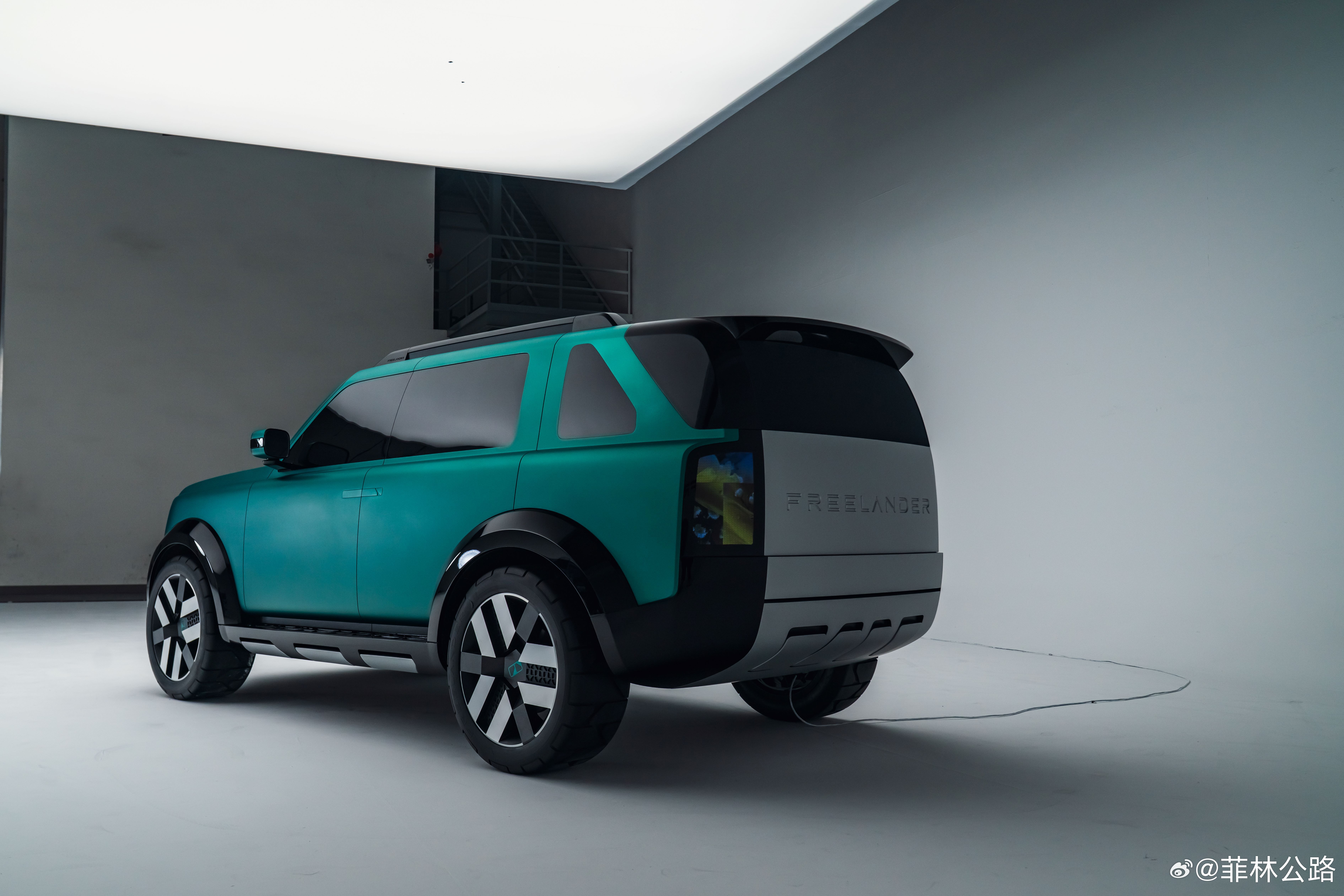 果然是“神来之笔”传承的侧面轮廓，新颖的内饰布局，希望量产之后还能保持这般惊艳。