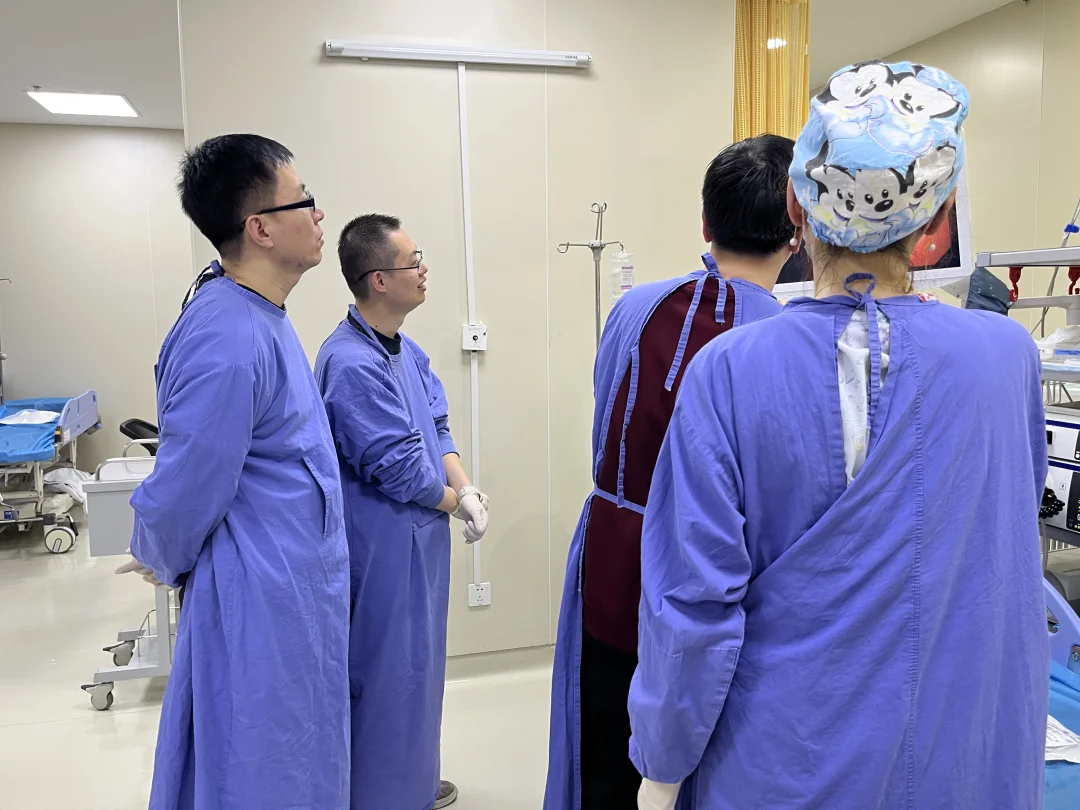 普通肠镜比普通胃镜难受？