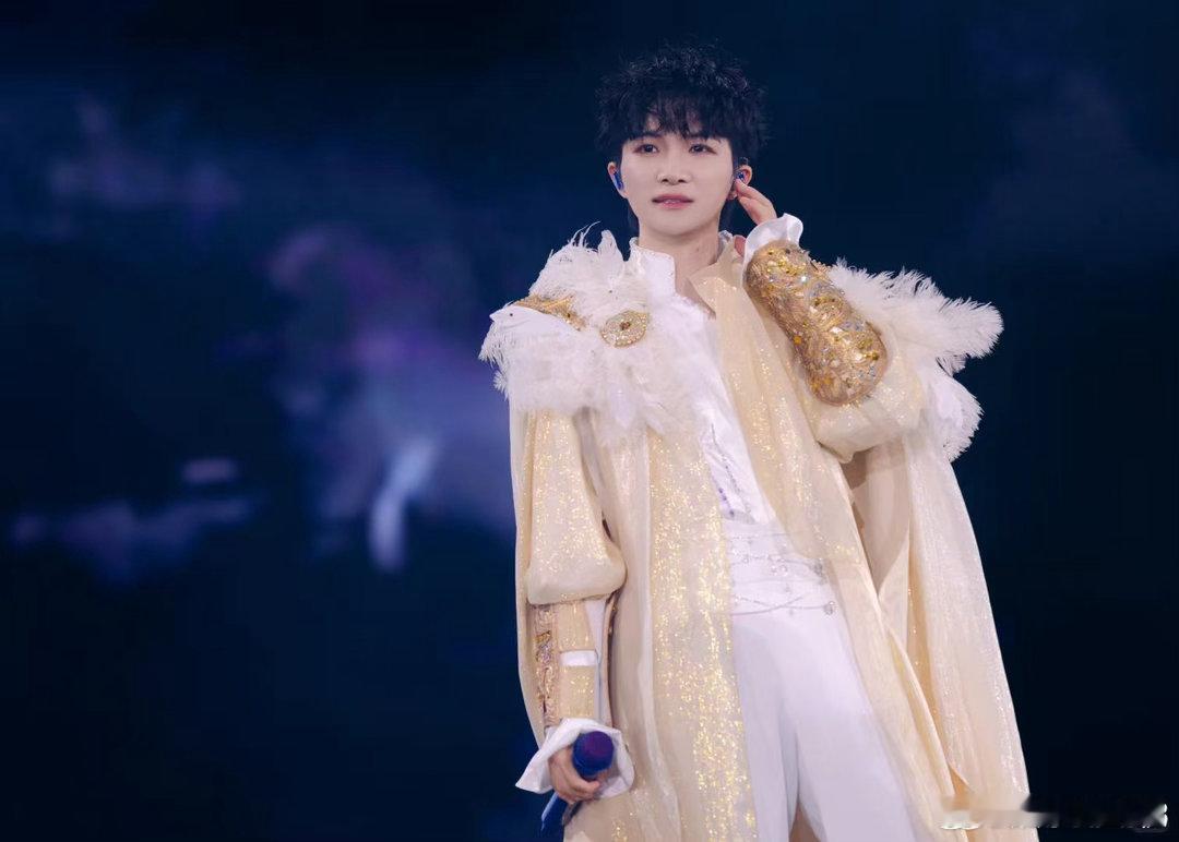 周深良陈美锦主题曲星昼周深良陈美锦主题曲星昼上线千里星河，一念难休，周深用温柔唱