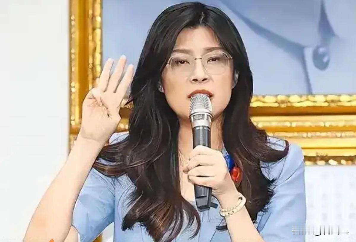 越来越看不懂郑丽文的操作了。

今天她连发两次声，简直像演双簧。

这让我想起以