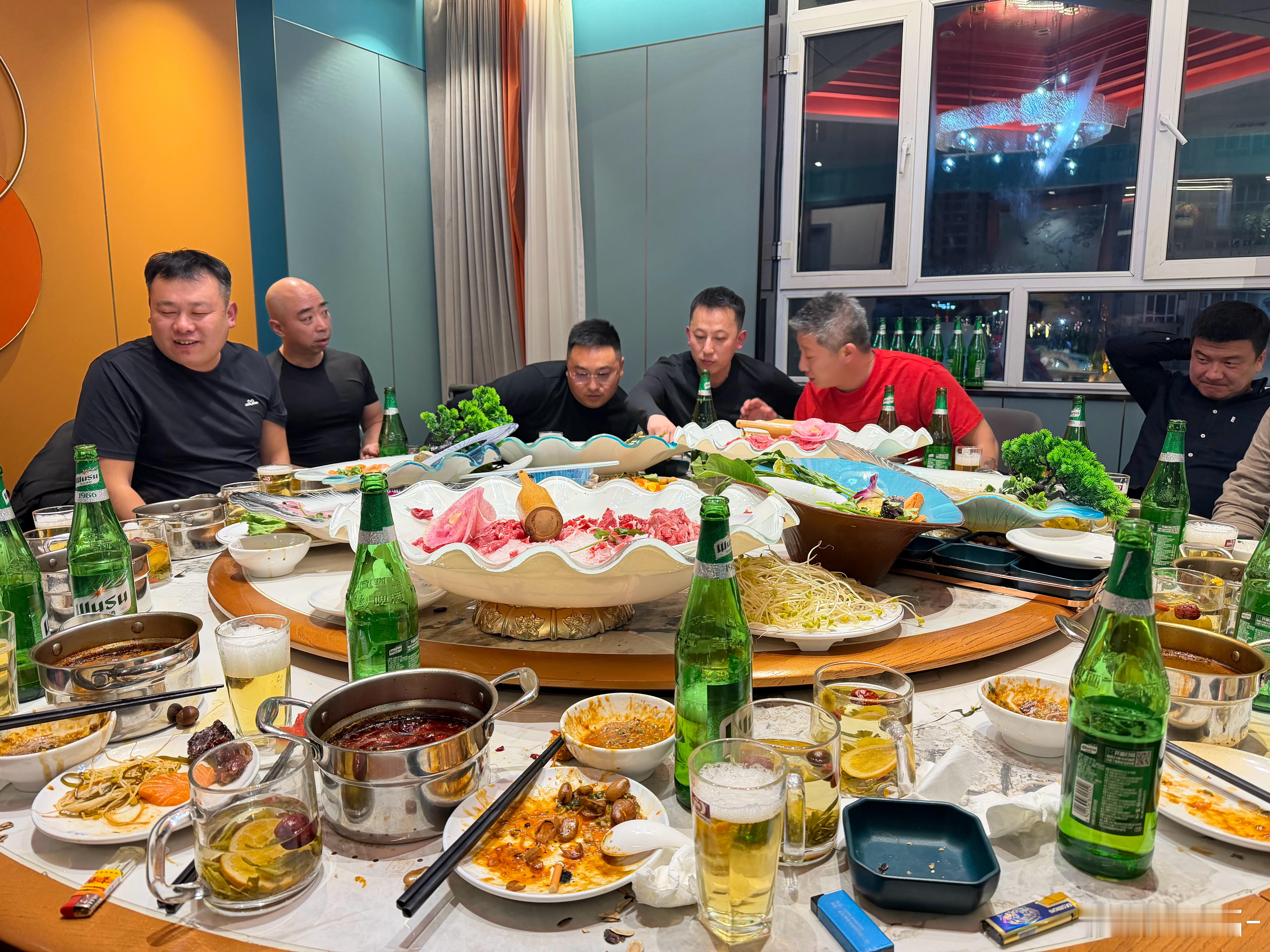 新疆凌晨2点，现在大伙还在一起学习，嘎嘎努力 伊犁