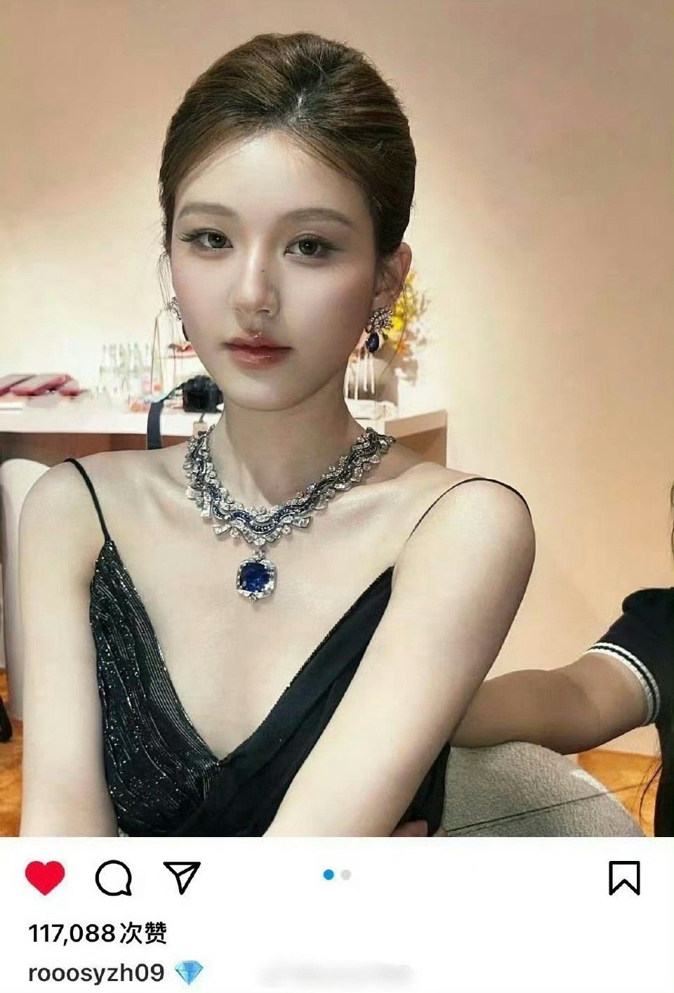 赵露思ins更新怼脸自拍照，这是在回应昨天那个“整容”的热搜吗？ ​​​