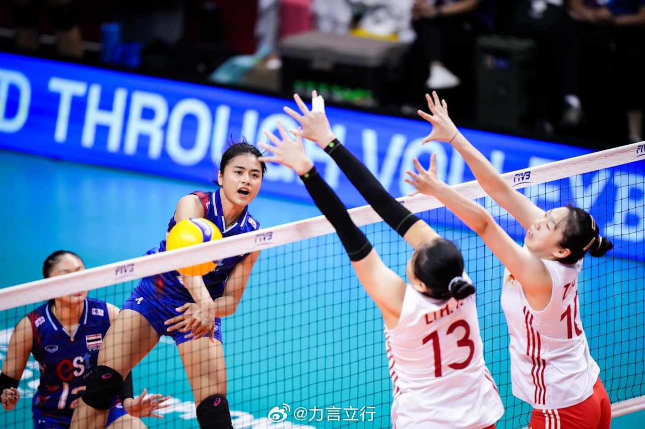 中国U21女排VS泰国队，25比18再拿下第二局，依然是拦网持续施压，双人拦网只