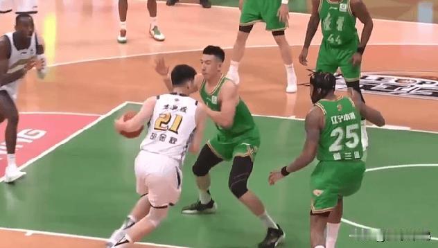 胡金秋一打二随便打，付豪和莫兰德拦不住




广厦男篮 广厦队CBA 胡金秋内