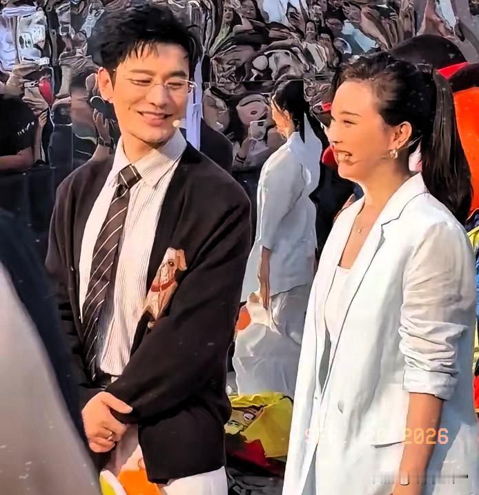 黄晓明王艳，冲上热搜！
9月19号晚，黄晓明和王艳罕见一块冲上热搜，不是因为有新
