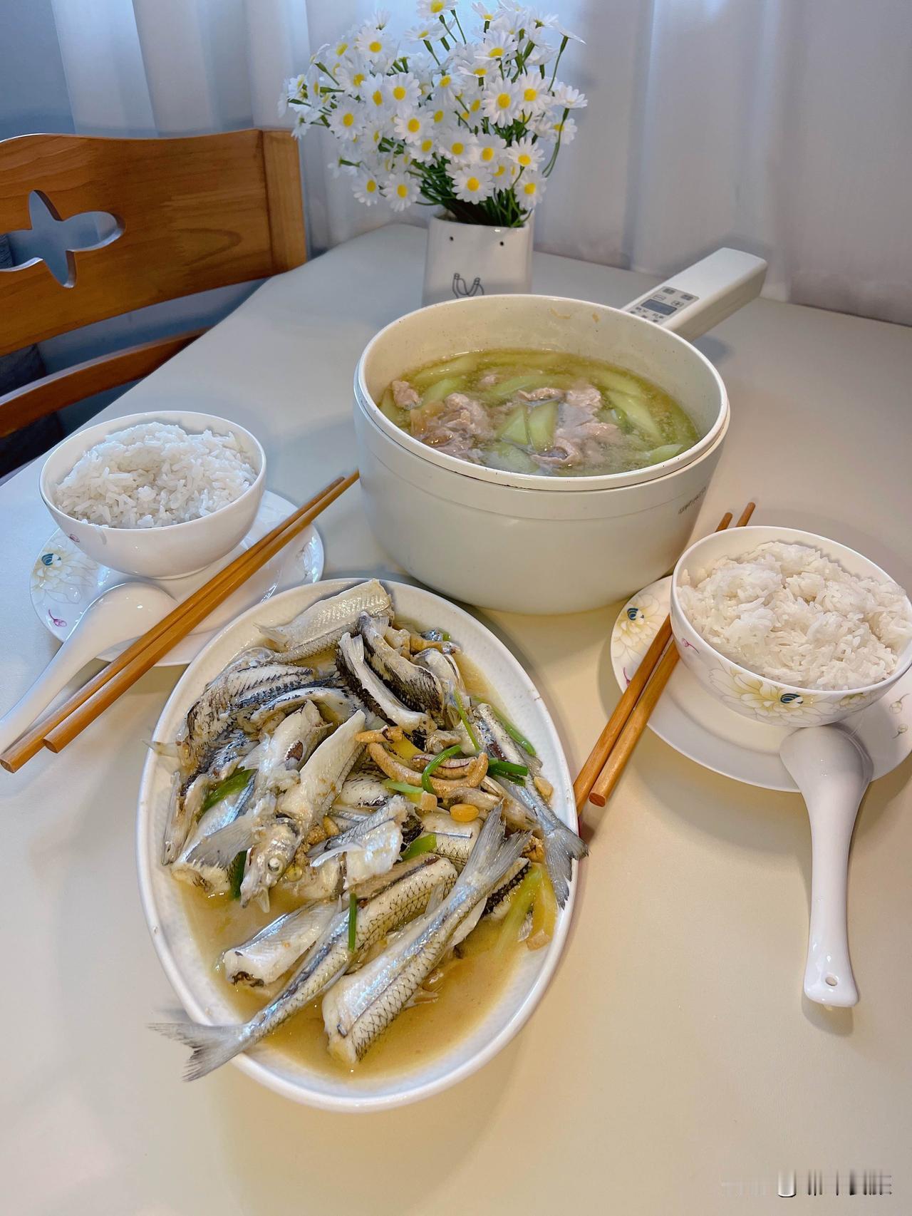 晒图笔记大赛吃瓜的时节到了，汕头气温攀升到30度，晴转小雨，直接入夏，街上的人们