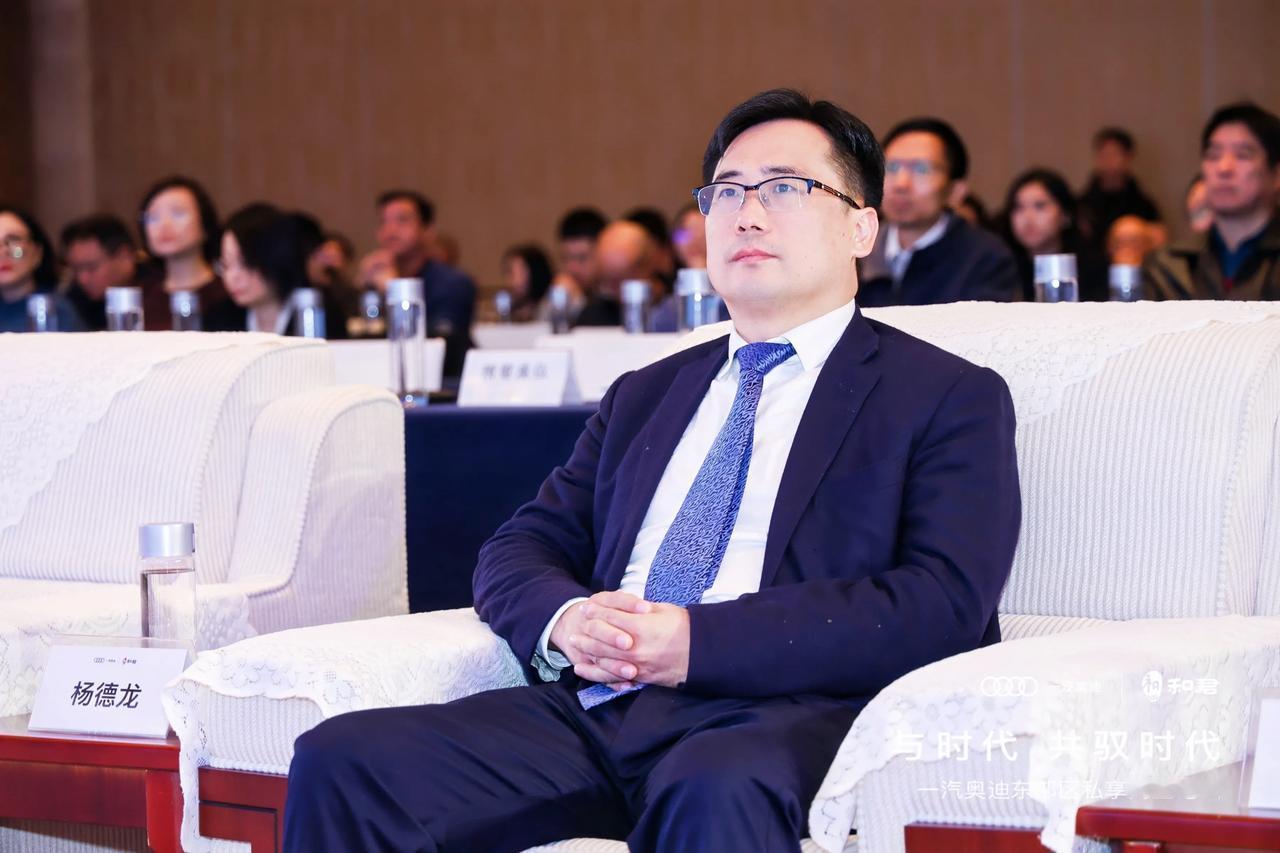 今天应邀到合肥参加论坛，与王明夫先生一起分享对经济和市场看法，观点都积极乐观。