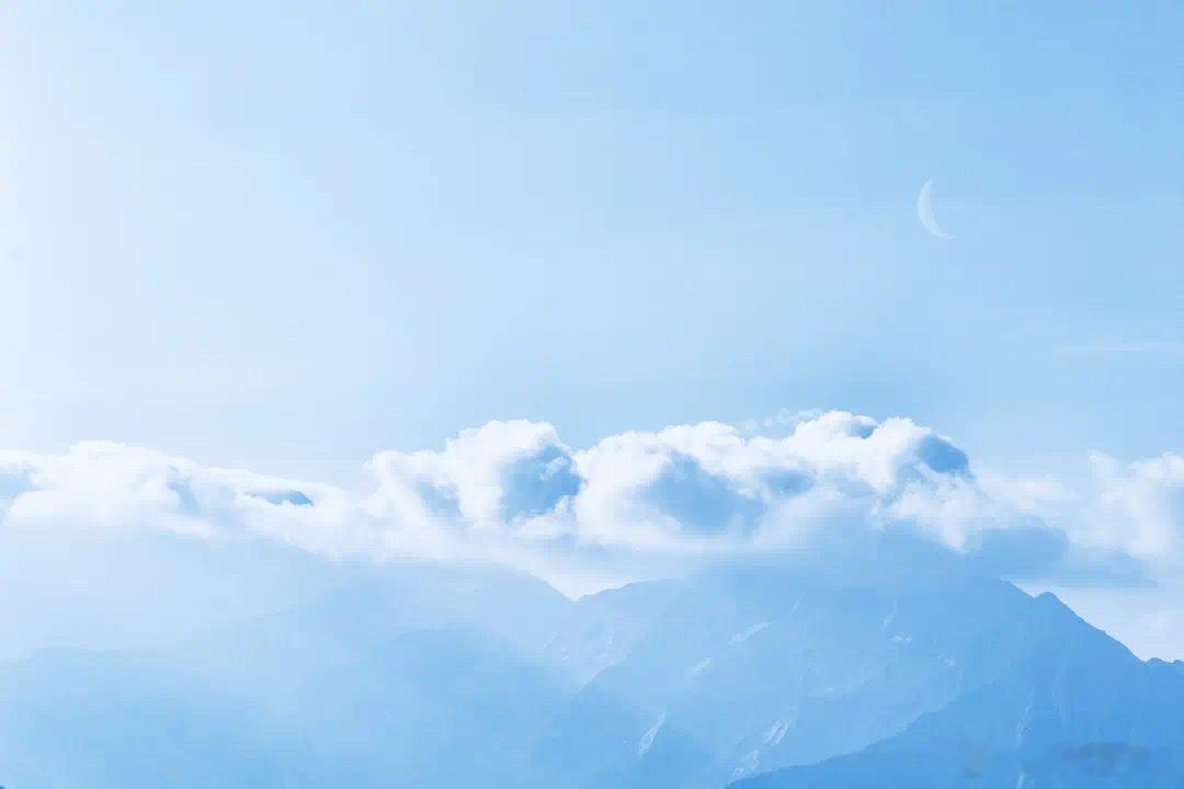 自冕·默斋主人原创自由诗锈，是岁月颁发的勋章，磨穿的鞋底，抖落半生风霜。我曾长跪