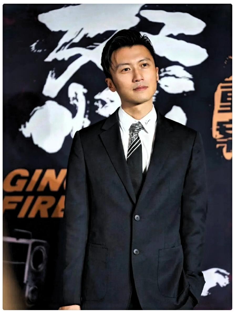 谢霆锋给所有父亲，
上了一课！

看着谢霆锋晒出那张温馨的全家福，我心里五味杂陈