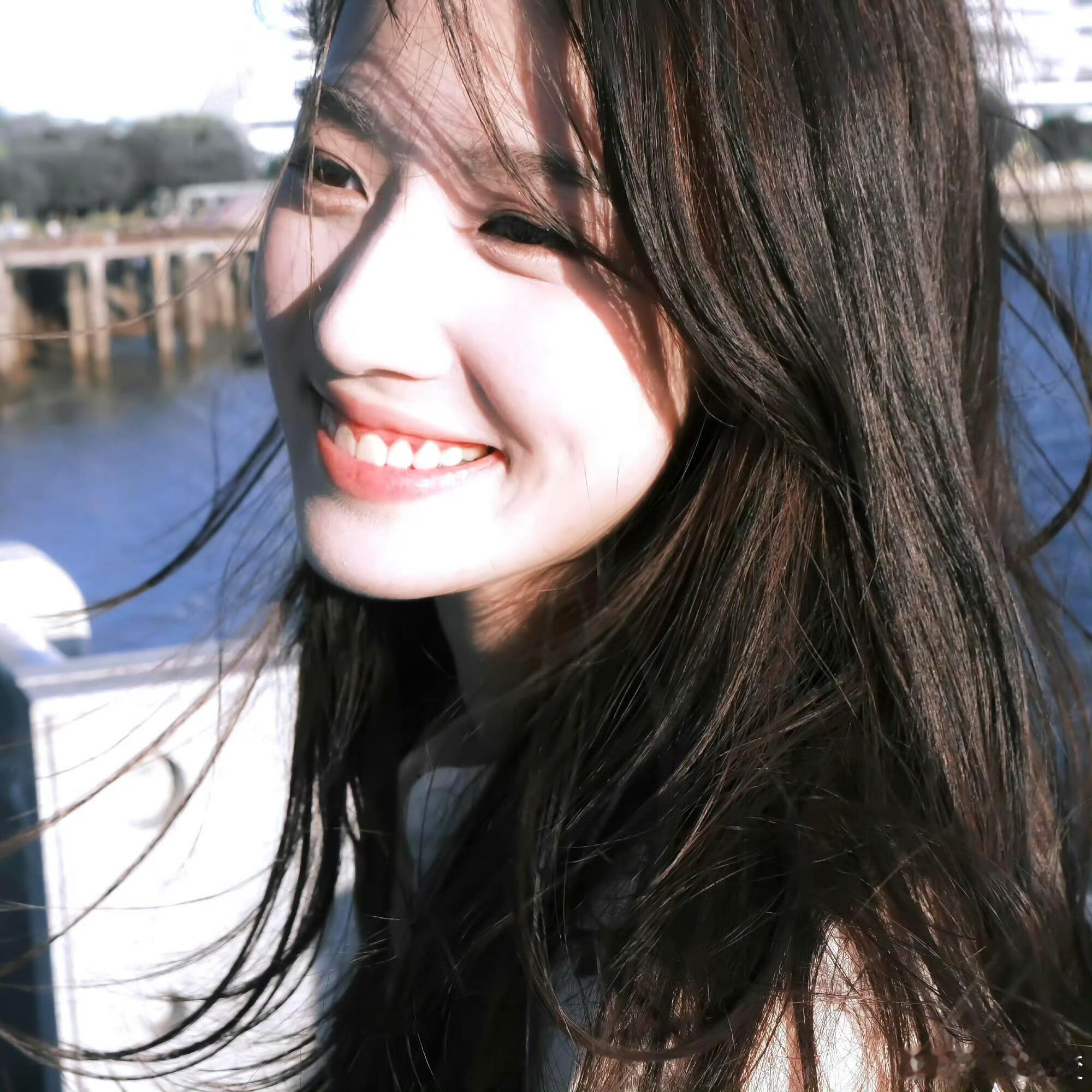 卢昱晓  🌊蓝色系 | 海边自由感头像特别适合喜欢蓝色，喜欢看海的朋友！卢昱晓