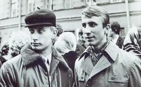 1979年12月27日晚，一次斩首行动轰动了全世界。前苏联30人的特种部队阿尔法