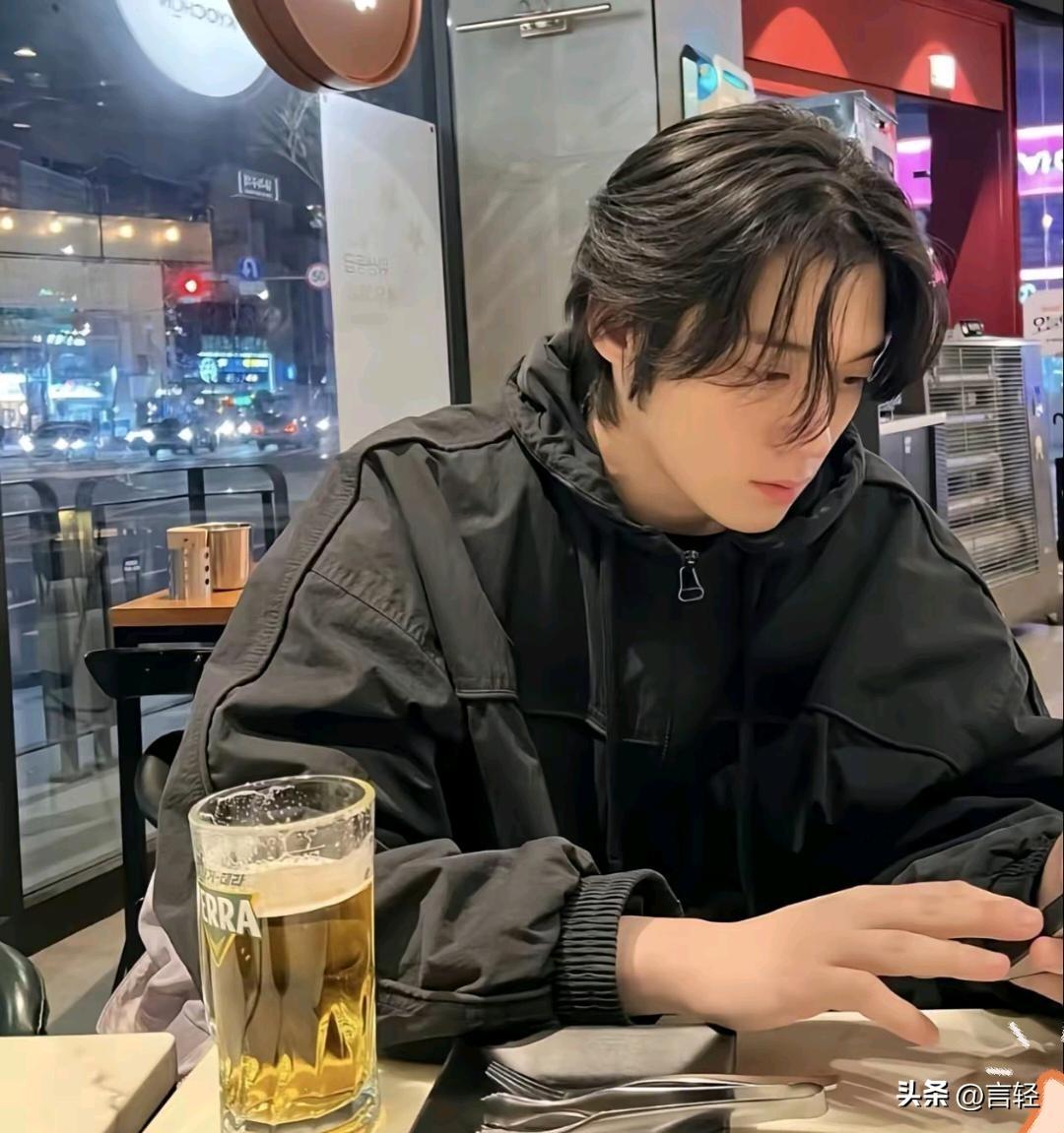嫂子娘家的弟弟，40了，还没成家
人长得是真帅，一米七六，剑眉星目，身材练得看着