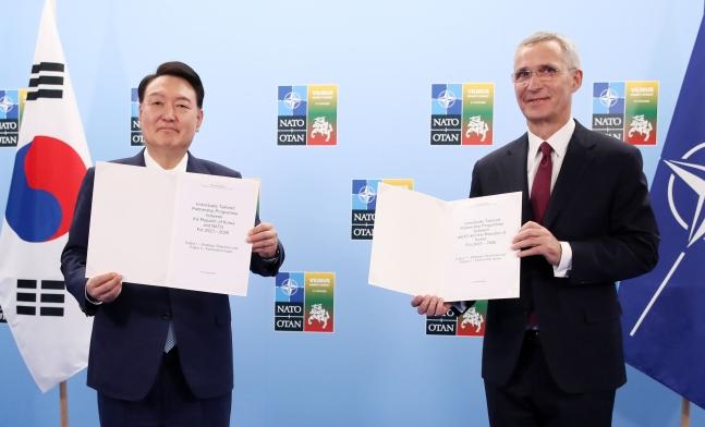 【韩国与北约签订多个合作协议】

韩国7月11日与北约签订了涉及11个领域的"个