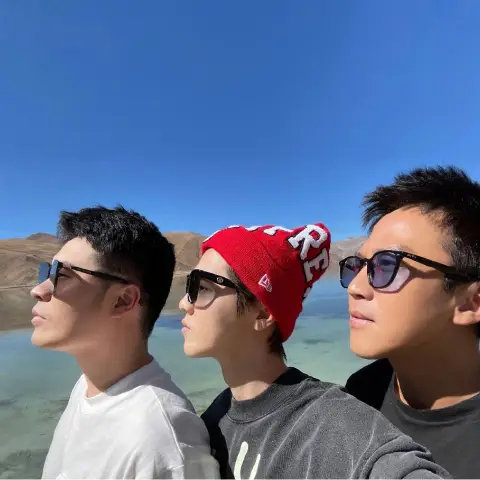 邓超陈赫鹿晗复刻合照 邓超陈赫鹿晗合照2.0，你们三个把日子过好比什么都强！真的