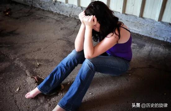 印度又现惊天恶行！41岁女子深夜赶路，遭10人下药轮奸还录像传播
 
2026年