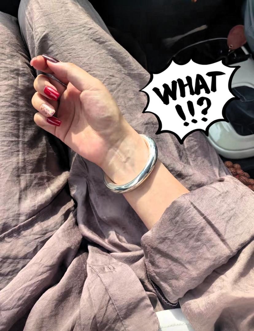 一觉醒来银镯子，
已经买不起了！

本来想着买只银镯子日常戴，
结果到金店一问价