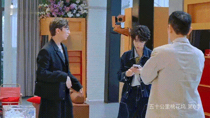这个刘冲太圈粉了，和贺峻霖的互动好自然呢，一看就是重情重义的人