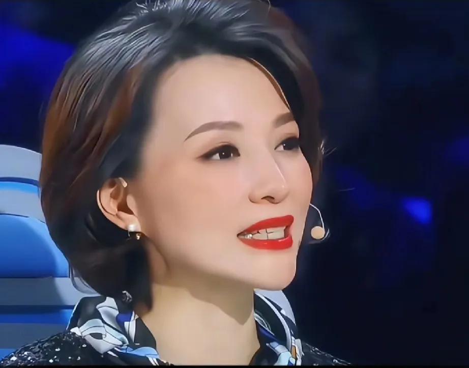 董卿: “我们睡过同一张床，
喝过同一杯水，吃过同一碗饭，牵过彼此的手，搂过彼此