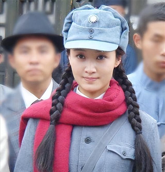 1939年，新四军的第三支队的谭副司令已经37岁了，身边还是一个人，在此之前是有