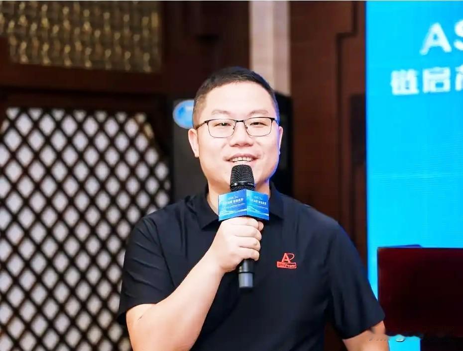 寒武纪那个前高管梁军，索赔金额从42亿改成了278亿。

他22年初离职，走的时