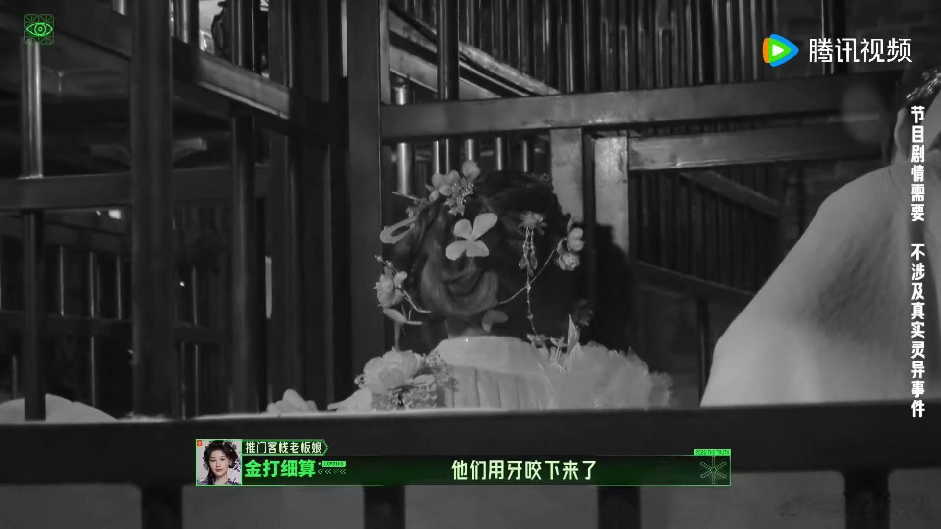 张凌赫用牙咬震惊金靖丁程鑫看张凌赫用牙咬的表情开始推理吧 张凌赫帮丁程鑫取食物解