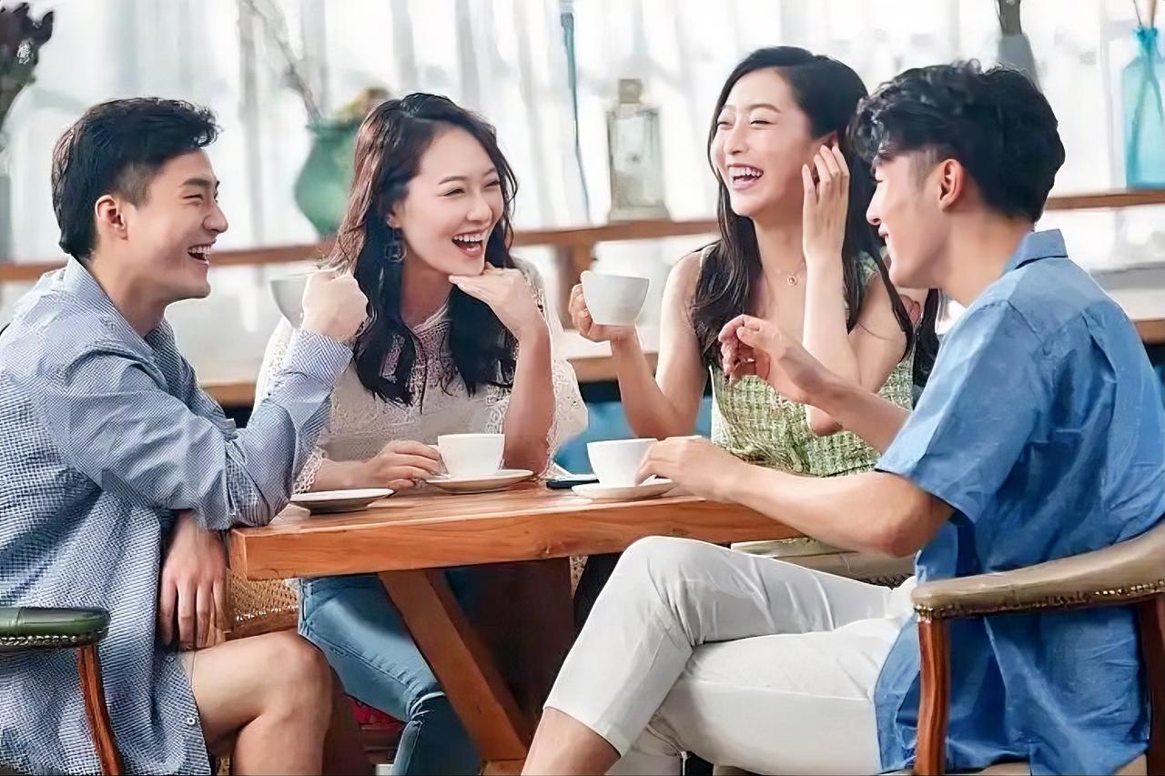 如何从聊天中看透一个人的本质

懂点心理学，那你跟别人聊几句，就能从对方说的话里