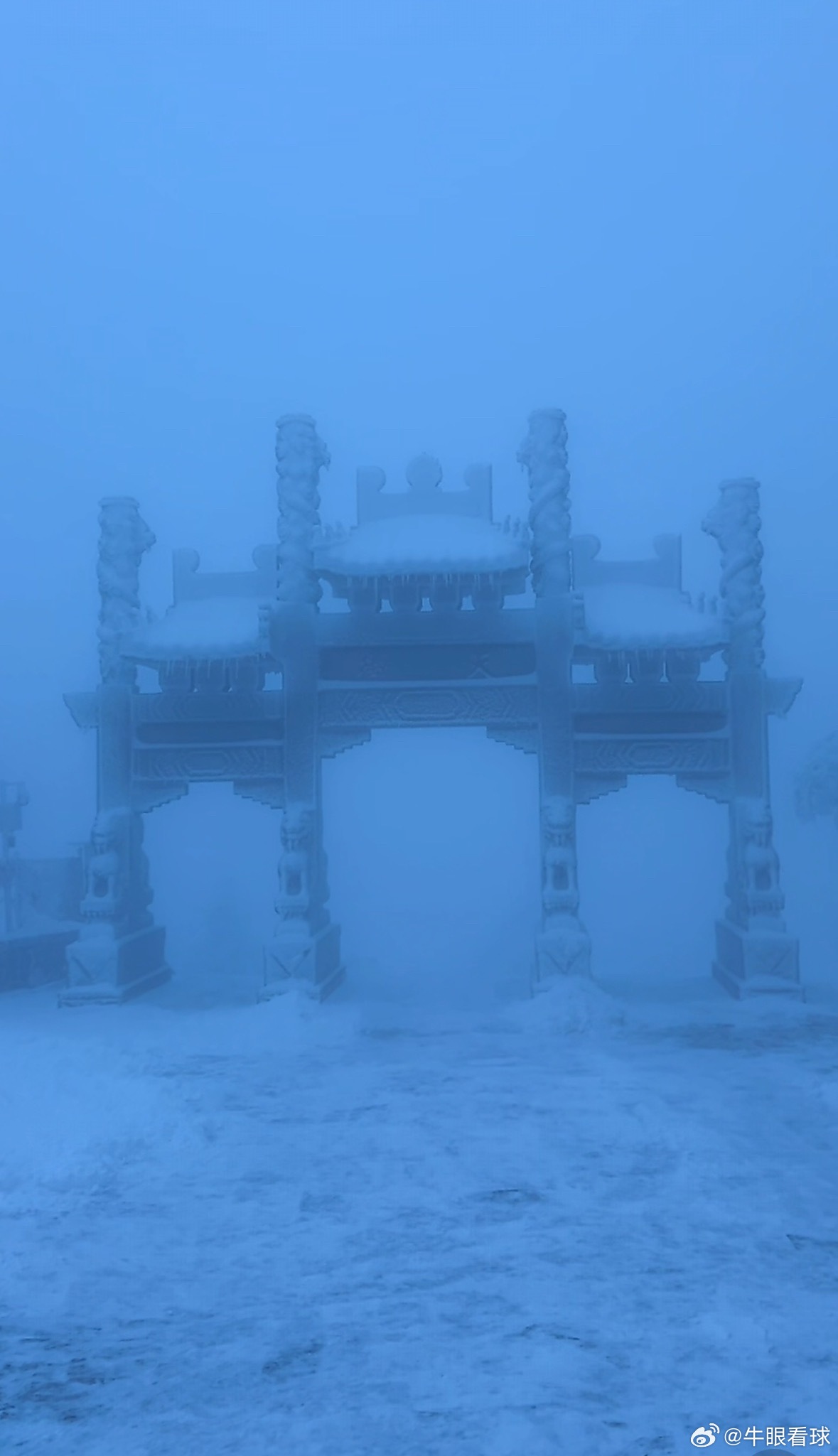 此时此刻的泰山天街。 