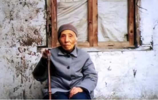 1949年3月大地主刘文彩病情愈发恶劣，他躺在床上流着泪对姨太说，我死后，最放心