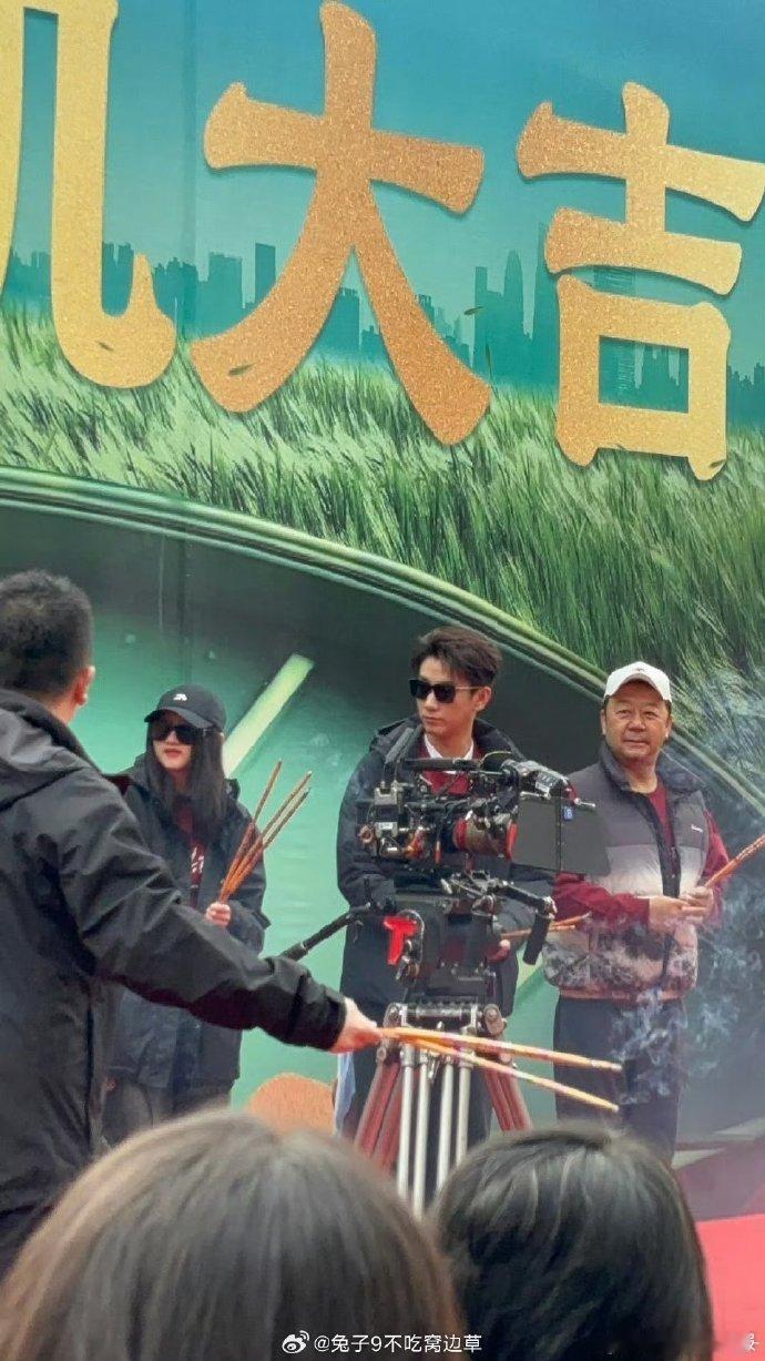 关晓彤王子奇生逢其时开机应援剧组Wi-Fi密码多少？想潜入现场偷母带，这剧花絮绝