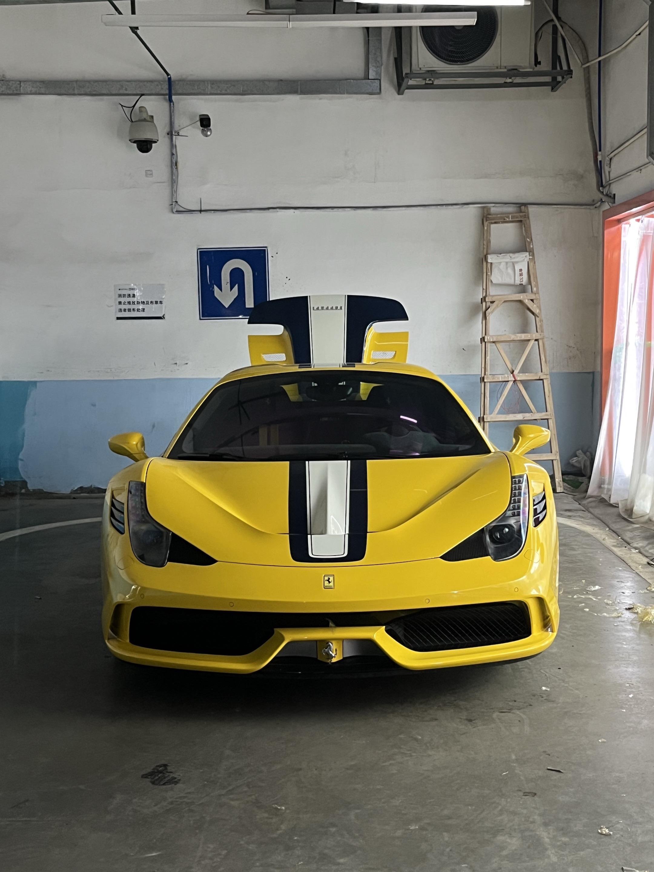 蓝碳458 Speciale Aperta，街头能见度比拉法还要低的法拉利
