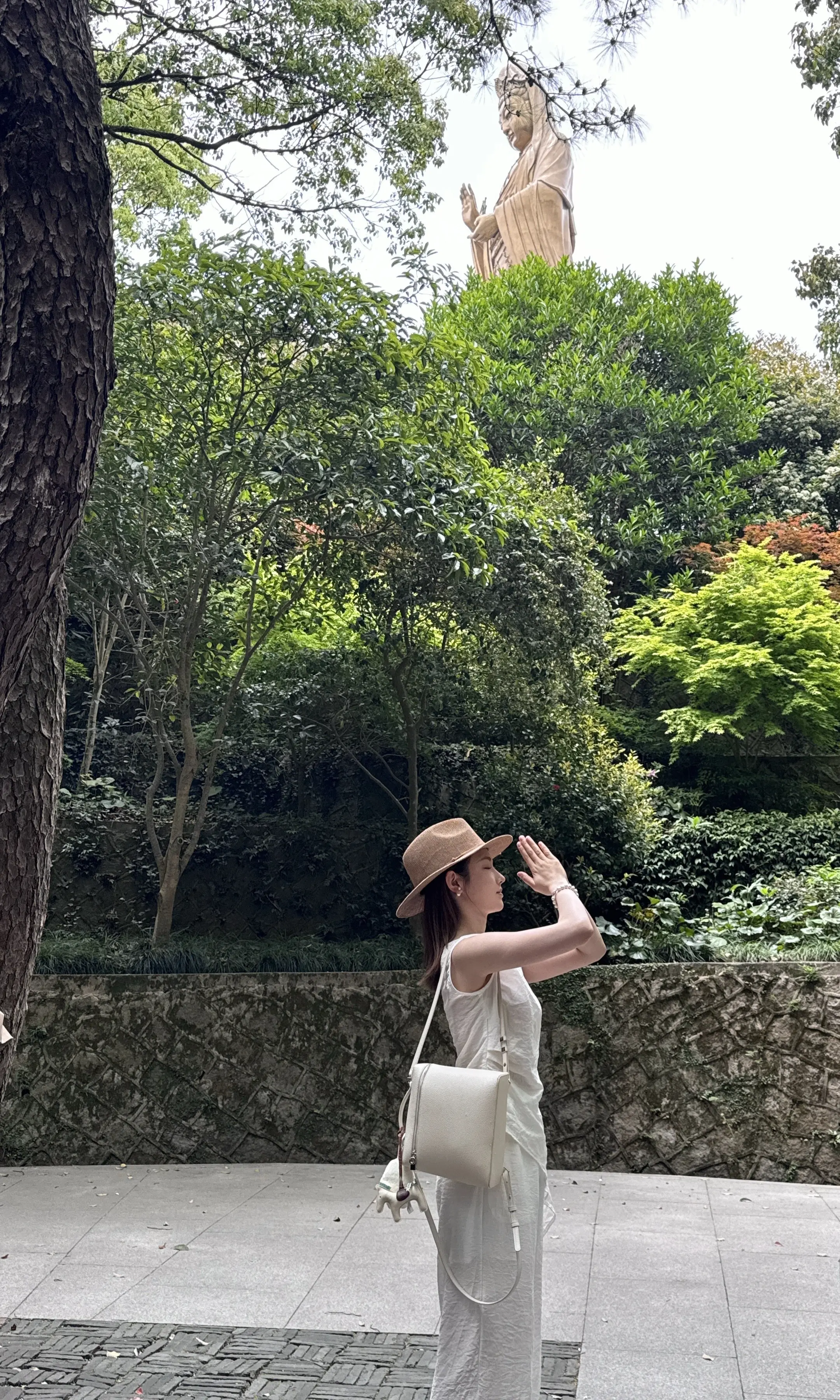 在上进和上班之间我选择了上香，靠自己没用，只能靠神了，我只管努力，剩下...