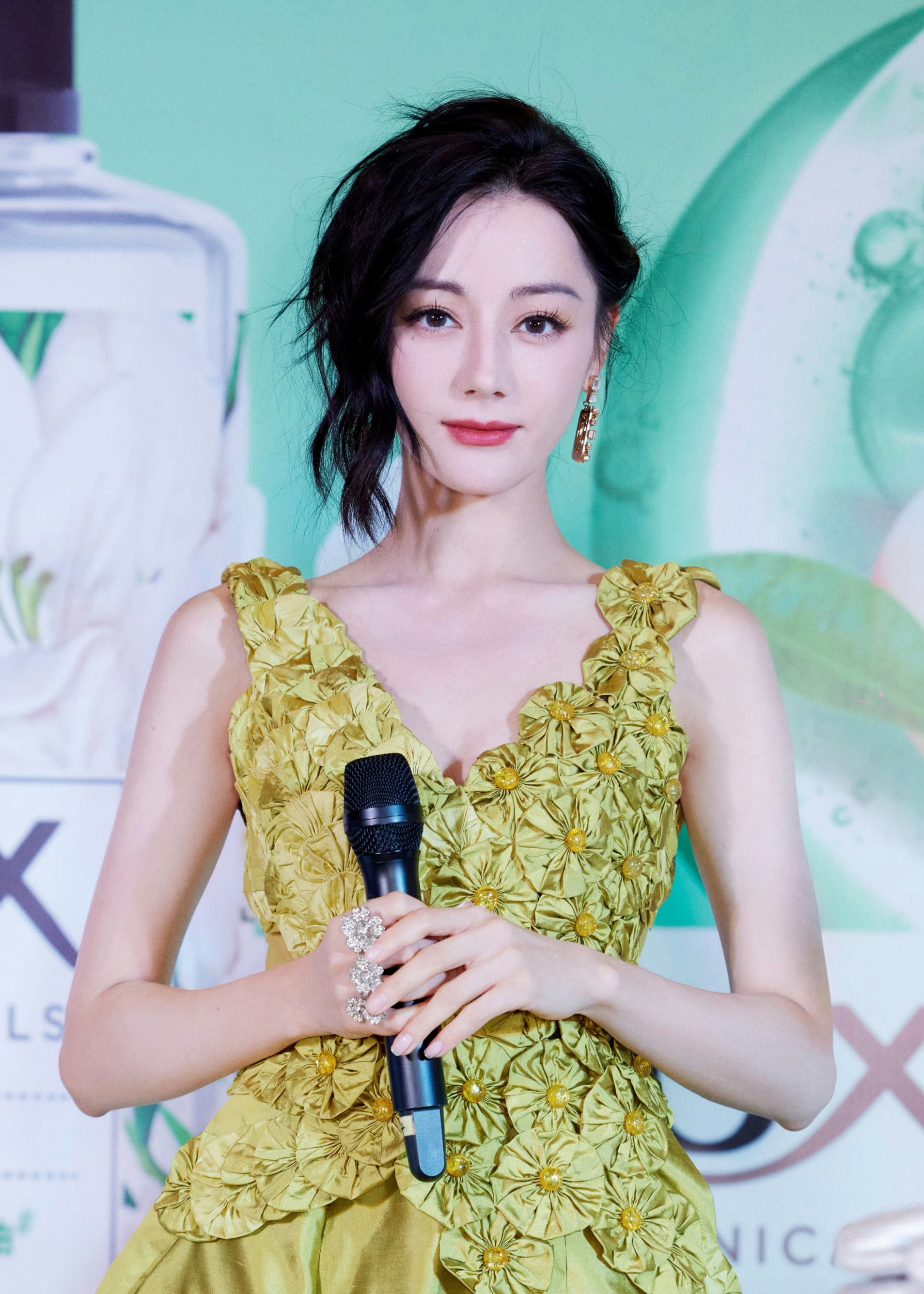 迪丽热巴[超话] 热巴！我们一定要见面！迪丽热巴香辣狂欢微博派对合伙人 ​​​