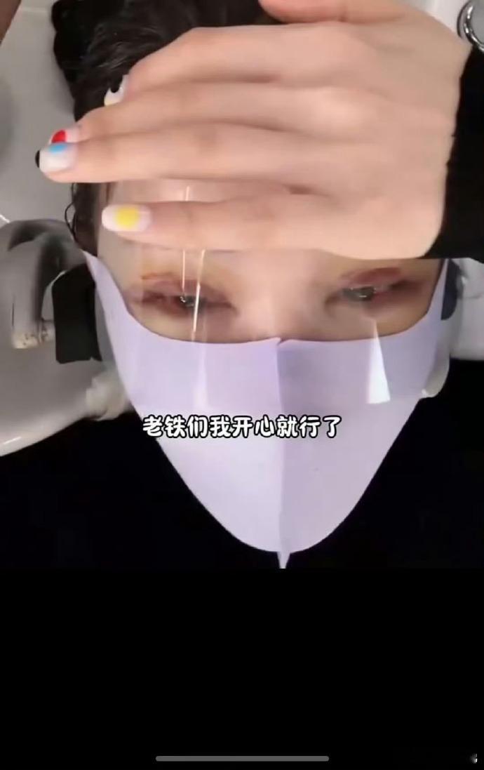 任权被整容后的薛小婉吓到了整容确实可能踩雷变僵硬 薛小婉这风格还挺大胆 任权也是