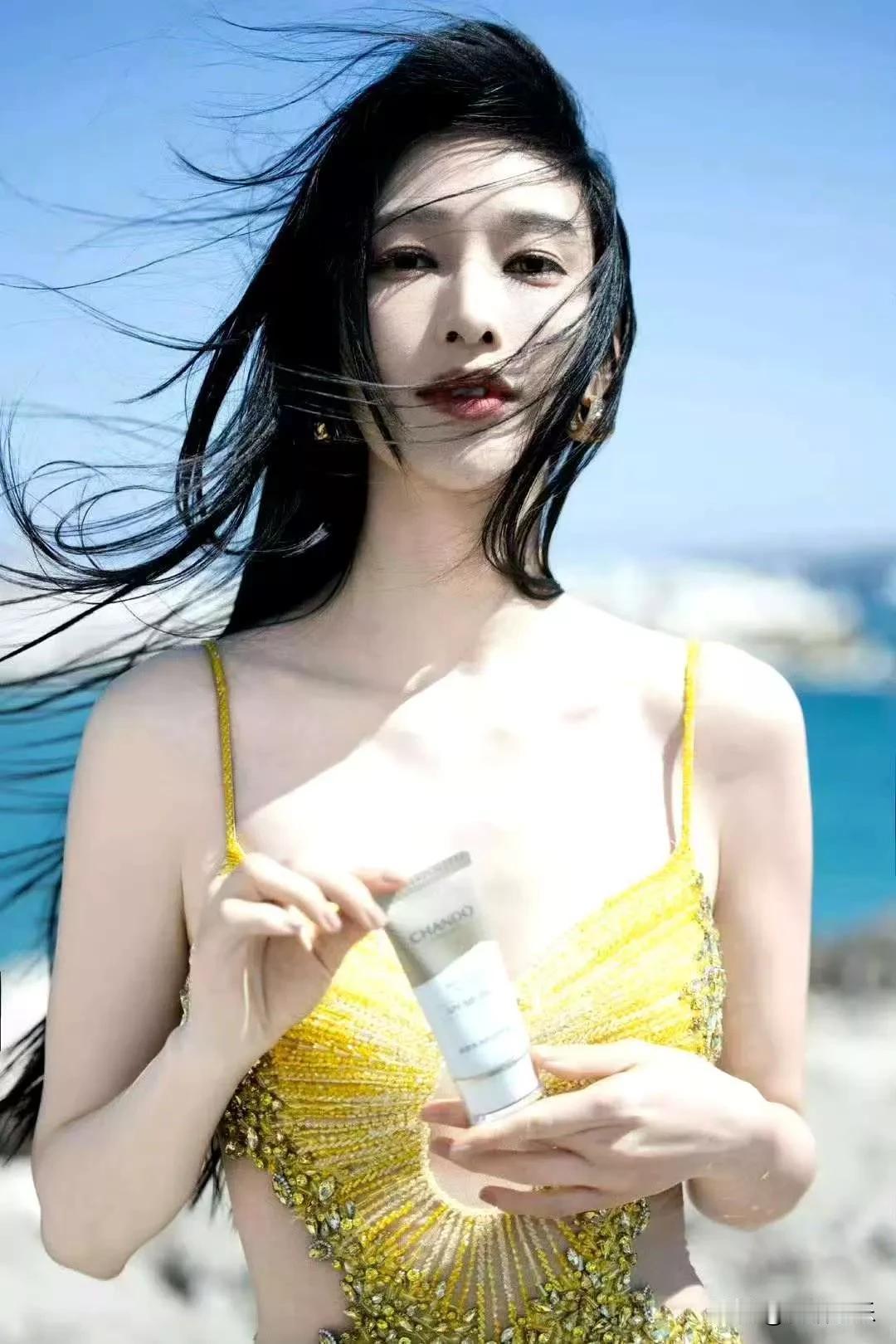 张俪：碧海潮生时，美人持香来。