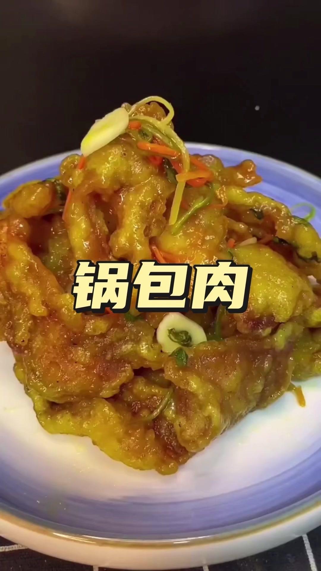 🥩处理里脊：里脊肉改刀切成筷子尖厚的大片，放入冷水中浸泡10分钟泡出多余血水，