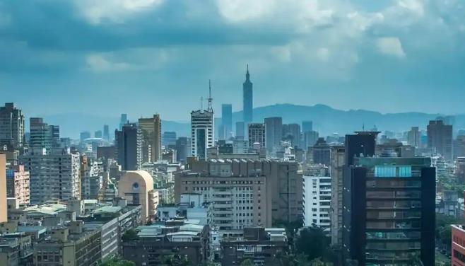 中国统一台湾的关键窗口，或许正在逼近！美国传出可能把对华关税大幅提高，甚至翻倍加