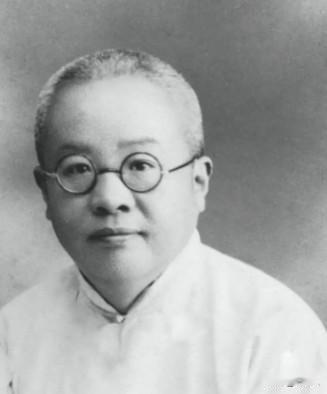 1948年12月，在蒋校长的翘首以盼中，胡适终于答应南下。

在离开北平之前，胡