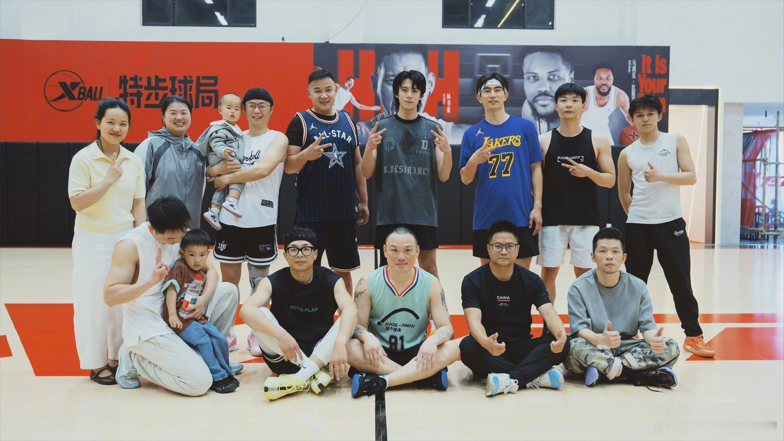 爱运动的自律小男孩，横店篮球王子王鹤棣又去打球了⛹🏻‍♂️ ​​​