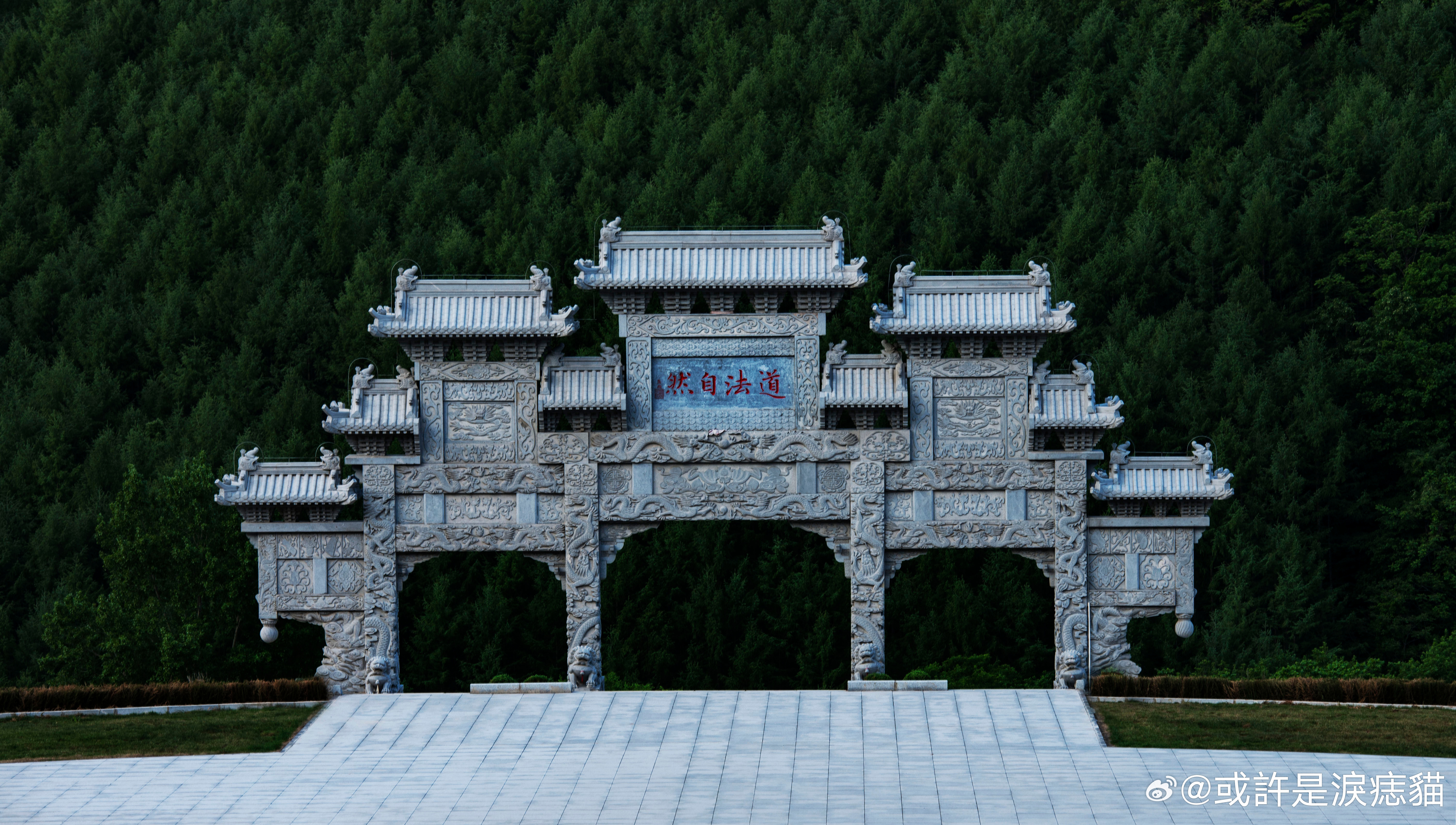 告别冬日的沉寂，东北的春天慢慢苏醒，踏青出游的脚步可以安排起来啦！辽宁铁刹山作为