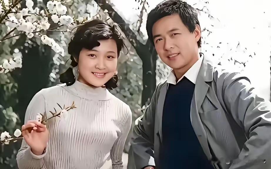 陈冲身旁的男士好眼熟，就是叫不出名字！看着好帅气。