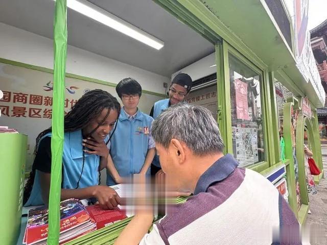 文明一线牵｜豫园 “五一” 志愿行：春潮善韵谱华章