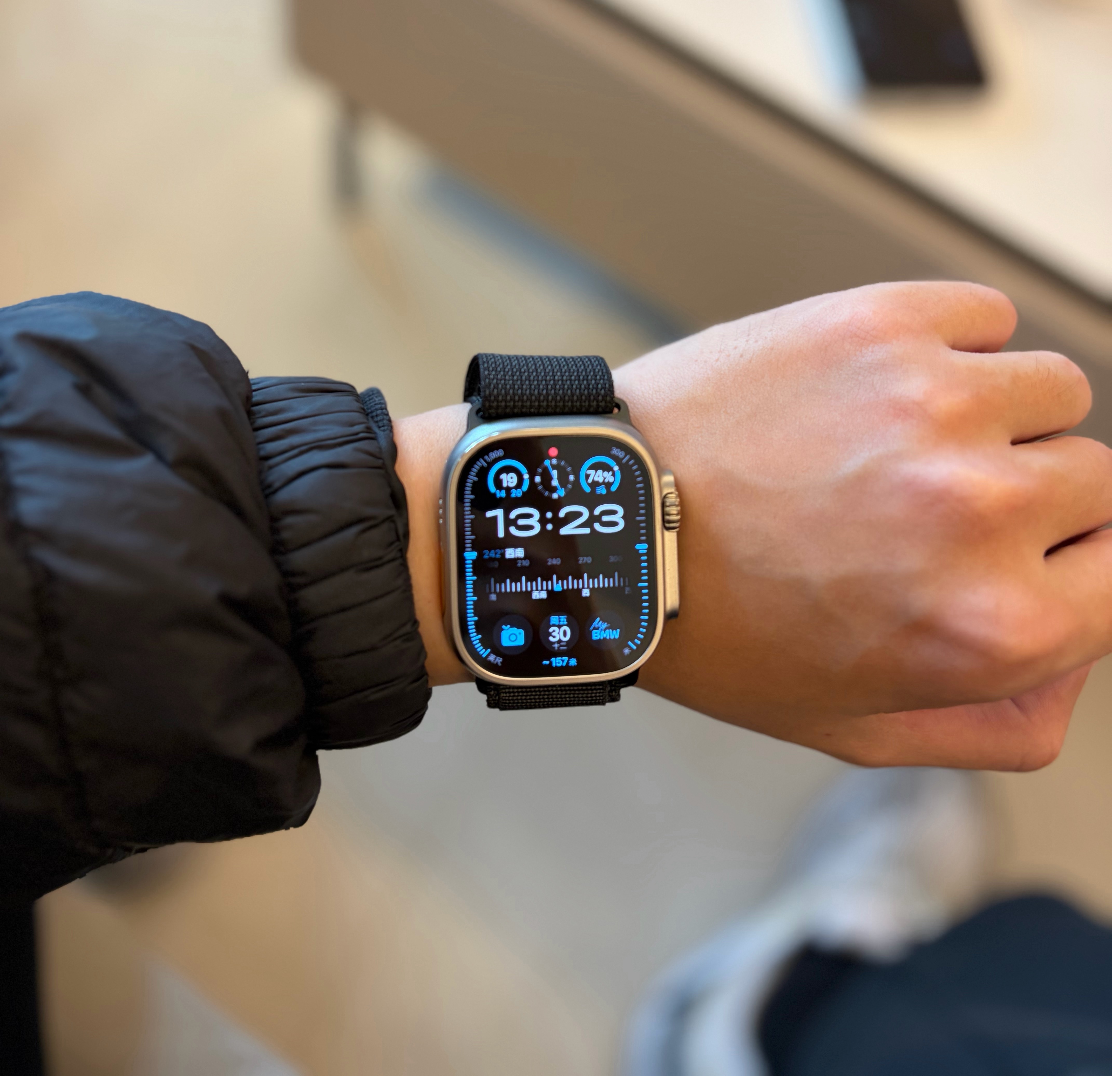 还别说，Apple Watch Ultra就是比S系列更帅一点，不过Ultra这