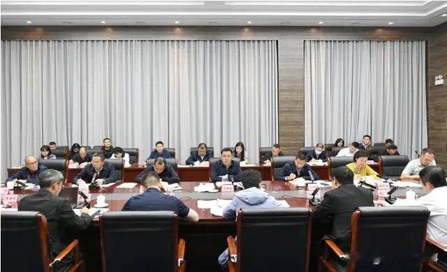 开始重视了！昆明长丰中学臭肉事件，多人被处罚，各部门也纷纷开会讨论。昆明市委书记