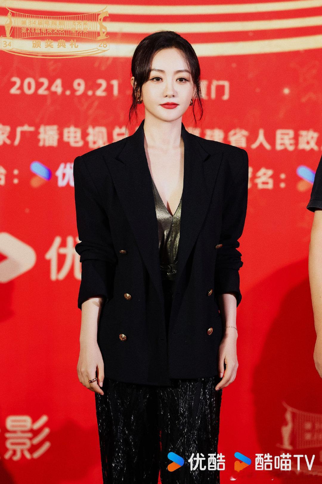 #于正说杨蓉的优秀在于放下# 于正回应杨蓉提名没获奖，说杨蓉的优秀在于放下！#于