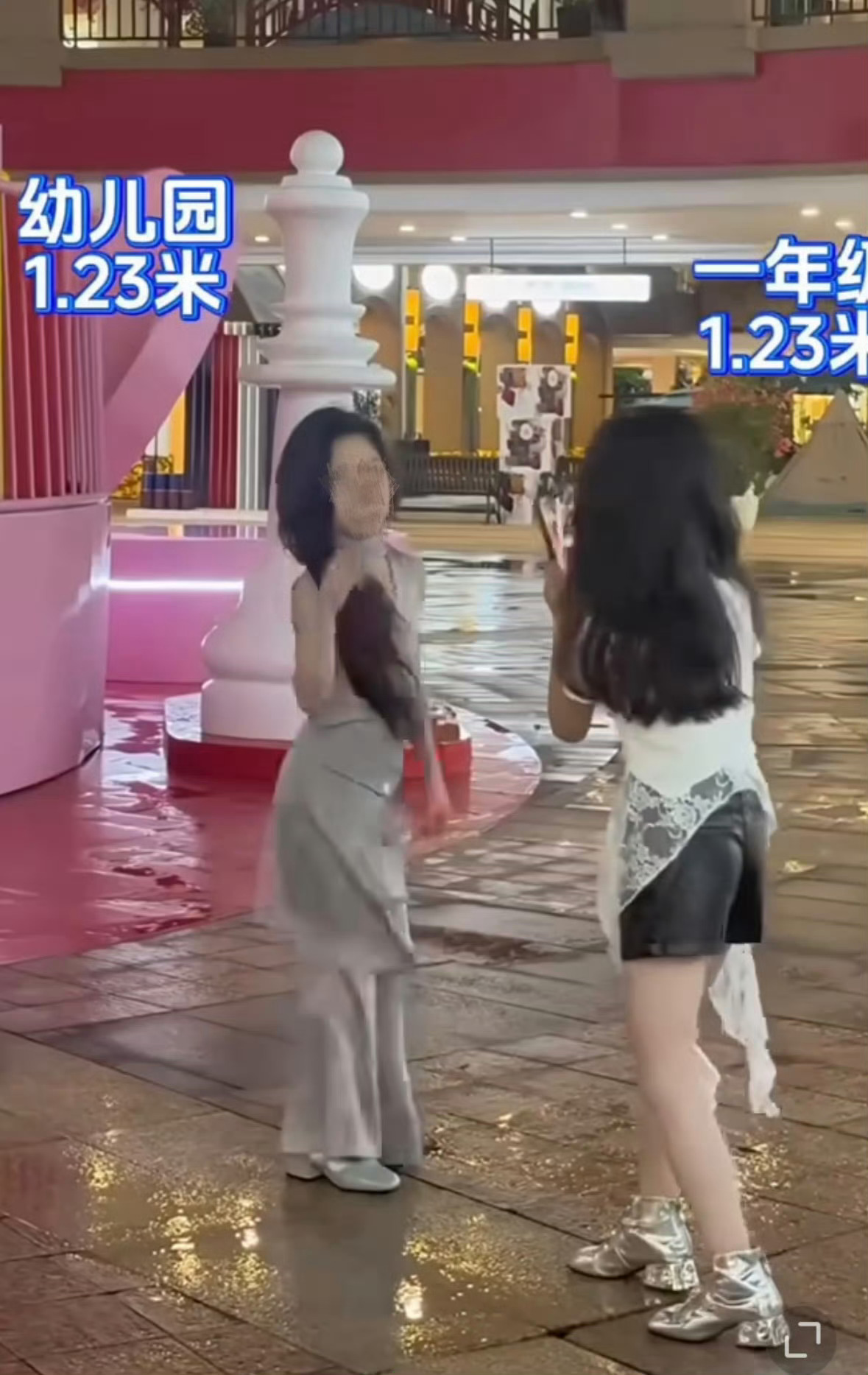 别给小孩买性感奶辣衣服了 说实话，想给孩子打扮的成熟时尚一些没有错。但是你想想他