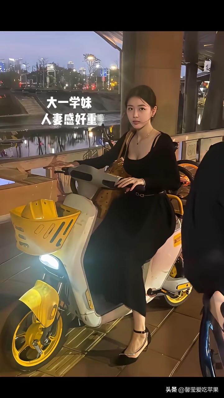 老天呐，这在学校里，不得是校花级别！