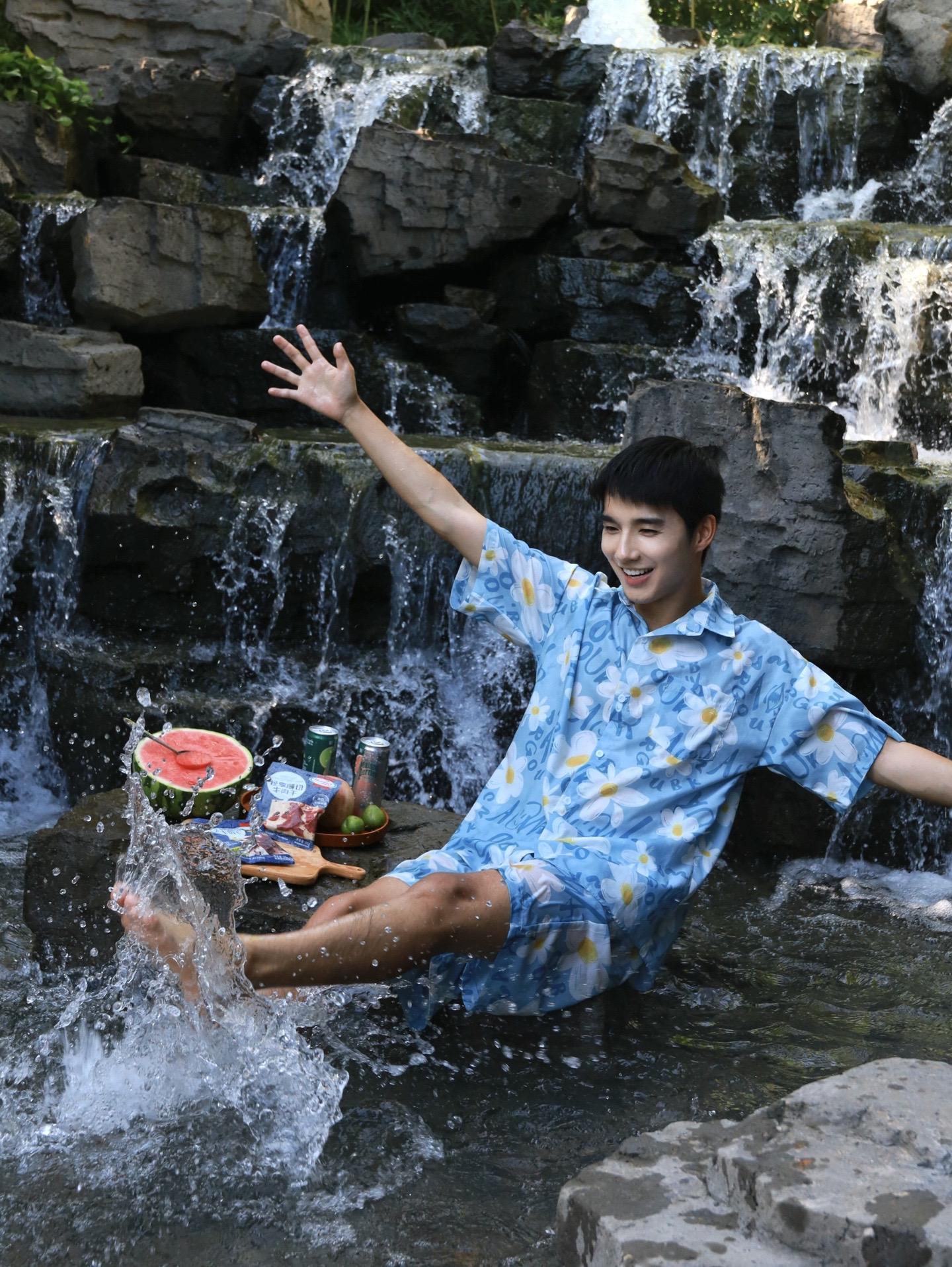 夏天就应该溯溪一下。