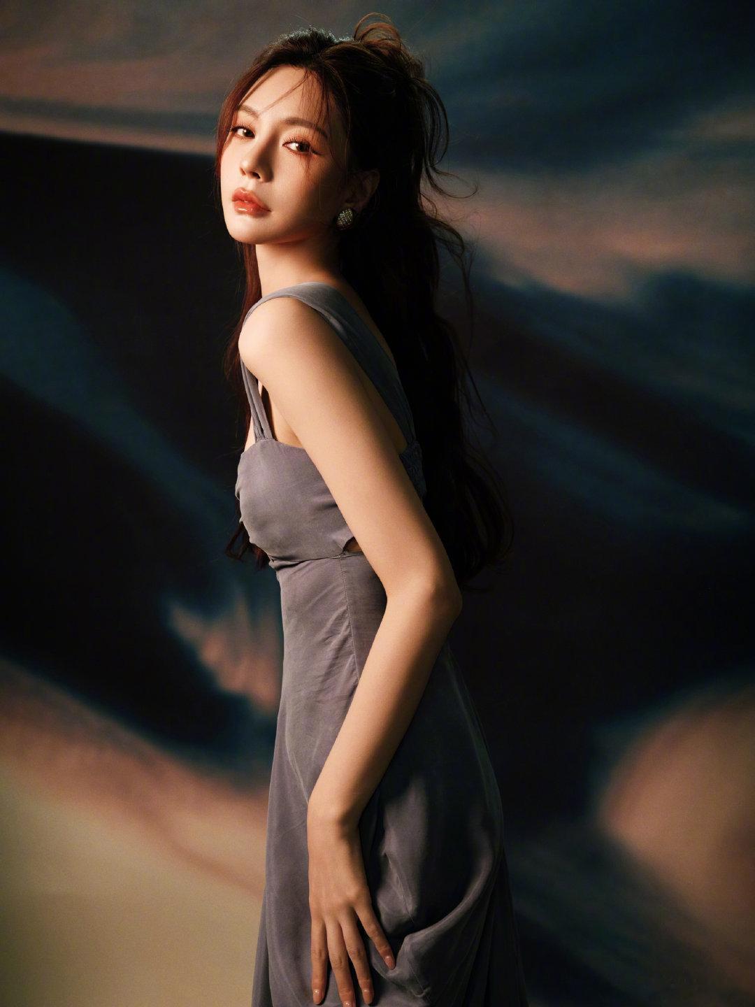 沈梦辰吊带鱼尾长裙沈梦辰的这条吊带鱼尾长裙好好看，端庄优雅充分展示女性之美，妆容